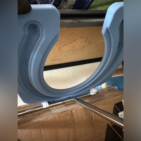 Deewow Raised Toilet Seat with Handles 400lb - Picture 4 of 5